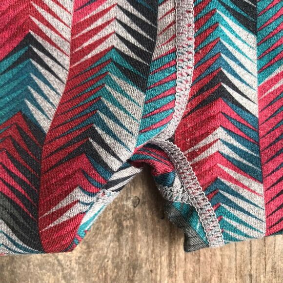 Fabletics Womens Leggings Size XS Salar Printed PowerHold Capris Chevron - Picture 2 of 8